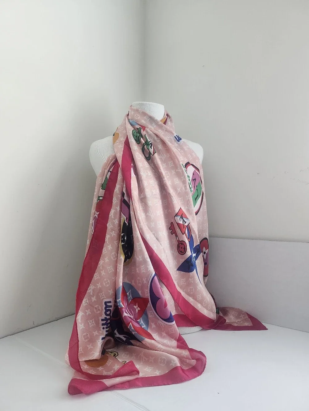 Pink Graphic Silk-Feel Louis Vuitton Women’s Scarf/wrap